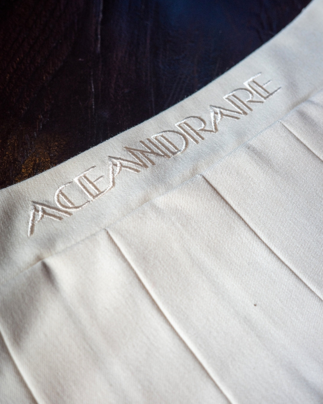 MAYFAIR PLEATS / ROYAL MILK