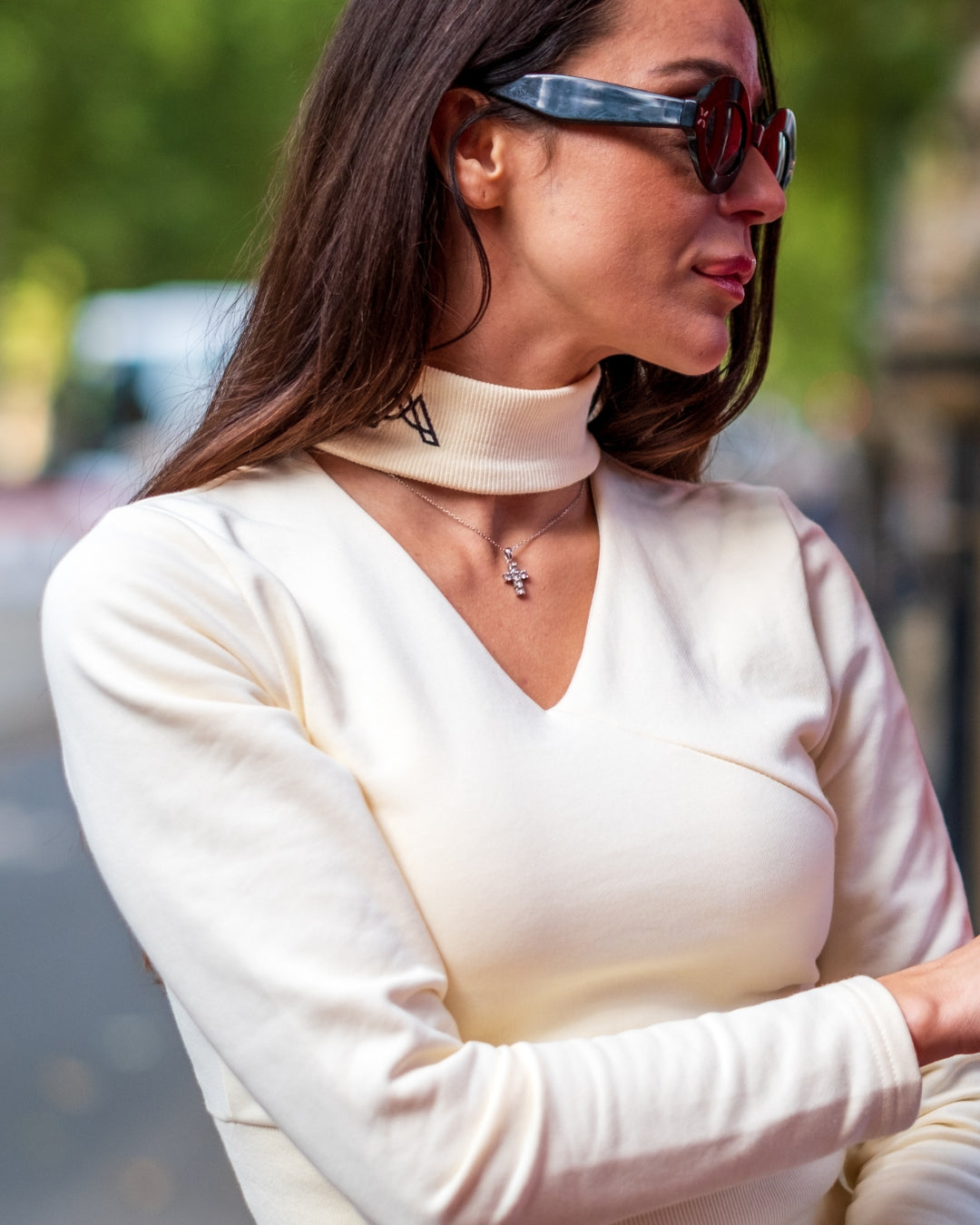 KNIGHTSBRIDGE CHOKER NECK / ROYAL MILK