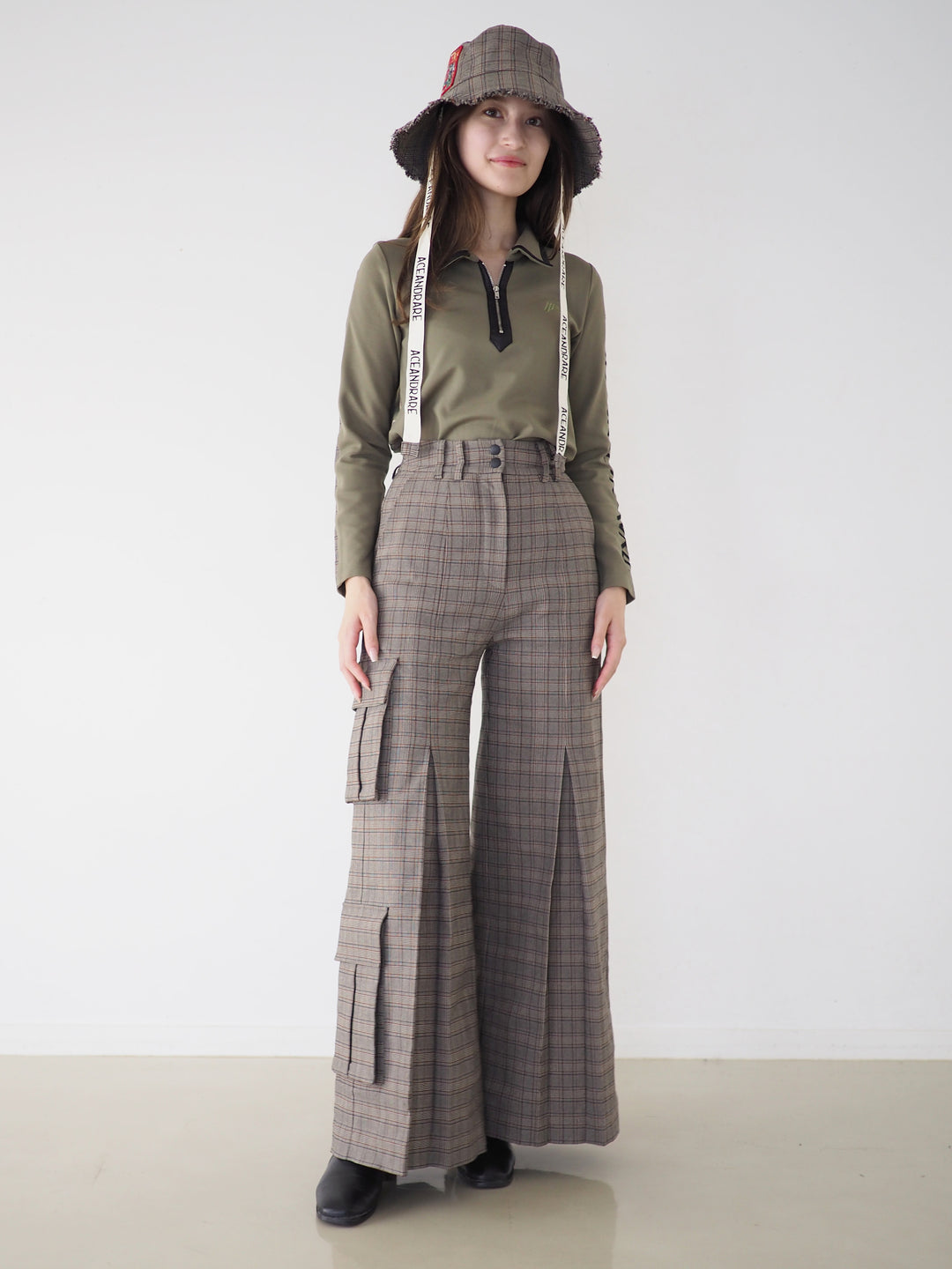 42nd St / ジップアップ ロゴ ポロ / KAHKI – ACEANDRARE